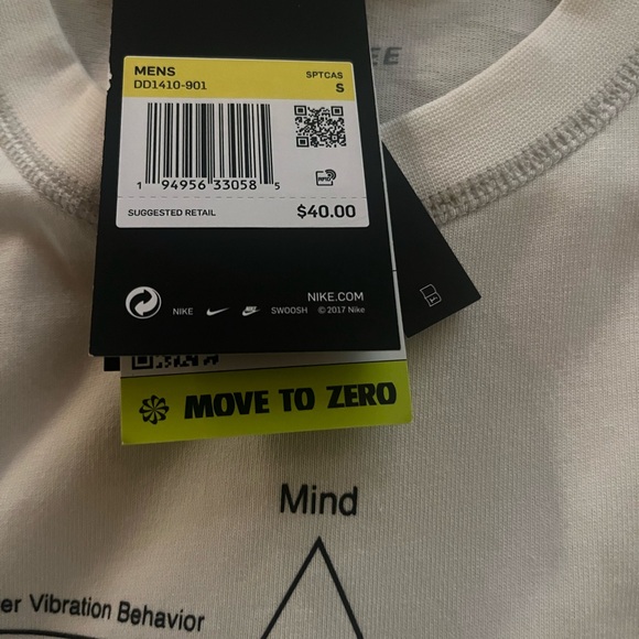 Men’s Nike tee - Picture 3 of 3